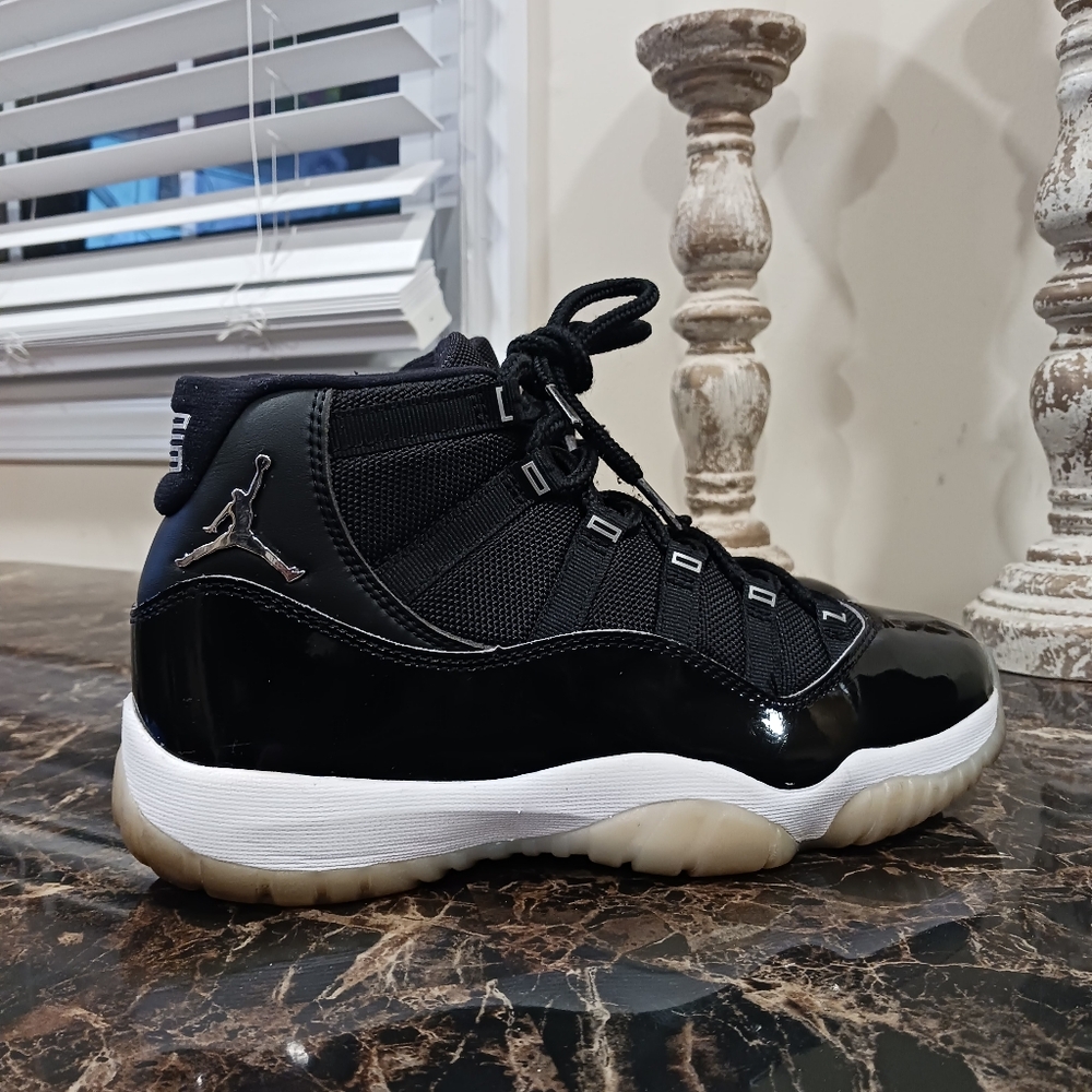 Jordan 11 Retro Jubilee Streatwear/Lifestyle Shoes Size 7 Men/8.5 Women - Picture 5 of 11